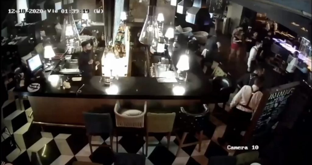 limpian escena del crimen de Aristoteles